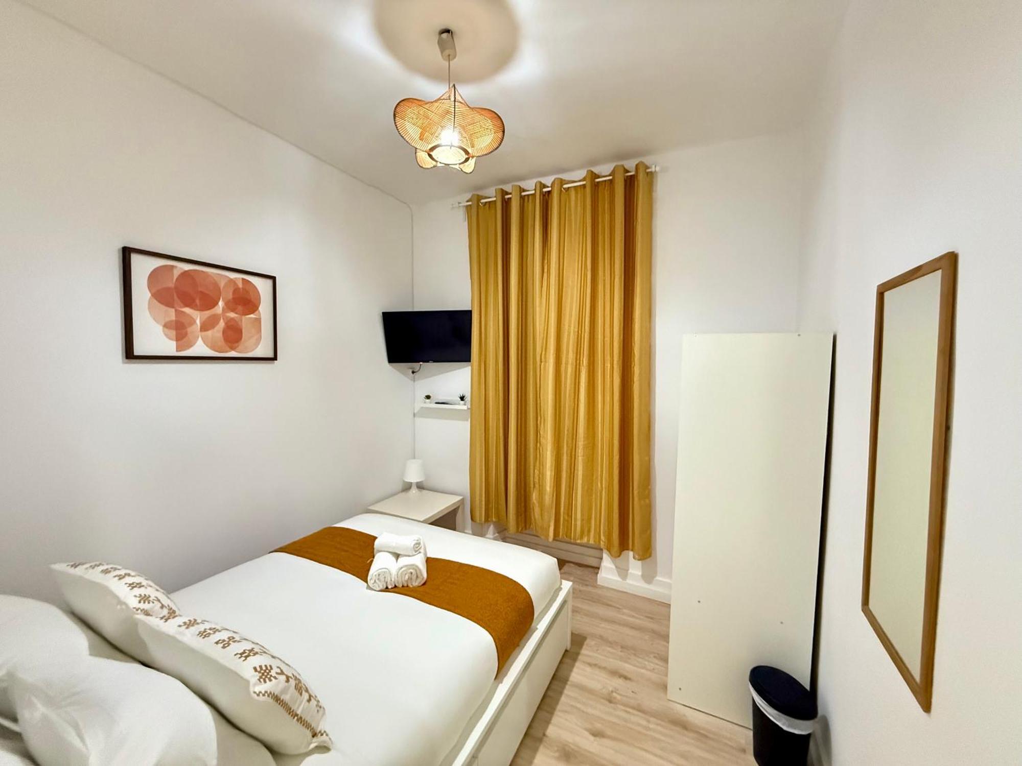 Travelers House Homestay *