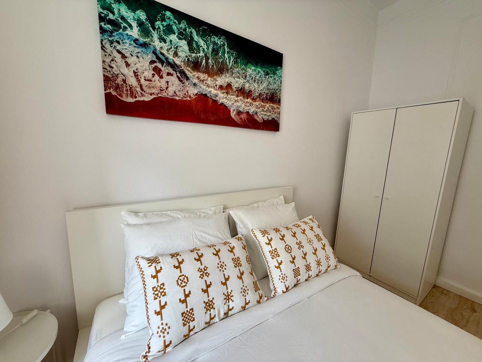 Travelers House Homestay *